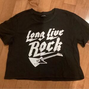 Zutter - crop tshirt.  Right on trend.